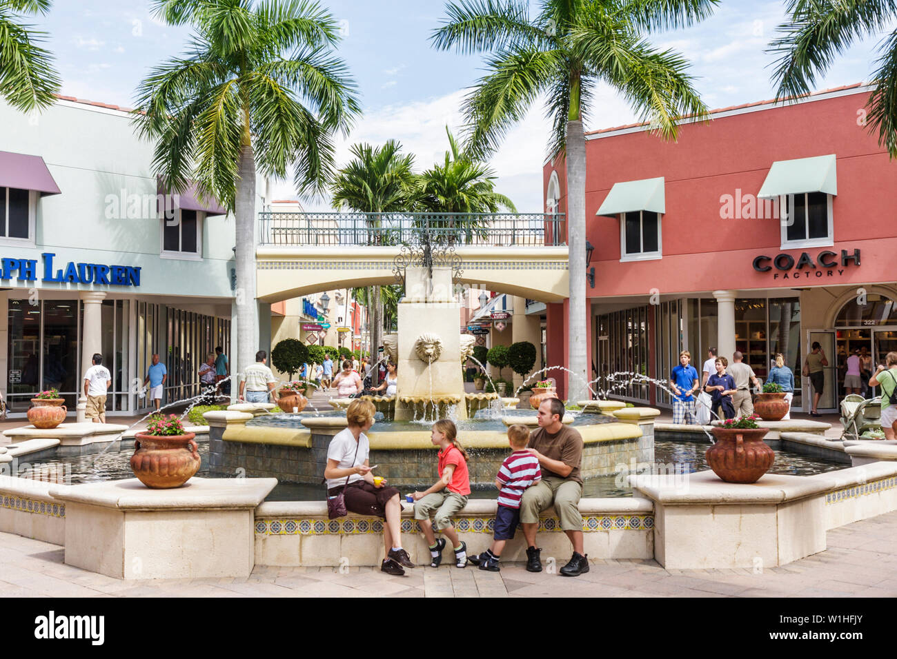 Florida,collier County,Naples,Estero,Miromar Outlets,Mall,designer,rabais,shopping shopping shopping shopping shopping magasins d'achats marché vendre, magasins d'affaires b Banque D'Images