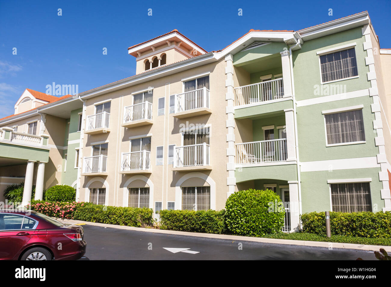 Naples Florida, Hilton DoubleTree Guest Suites, chaîne, hôtels hébergement inn motel motels, hébergement, bâtiment de trois étages, devant extérieur, entrée Banque D'Images