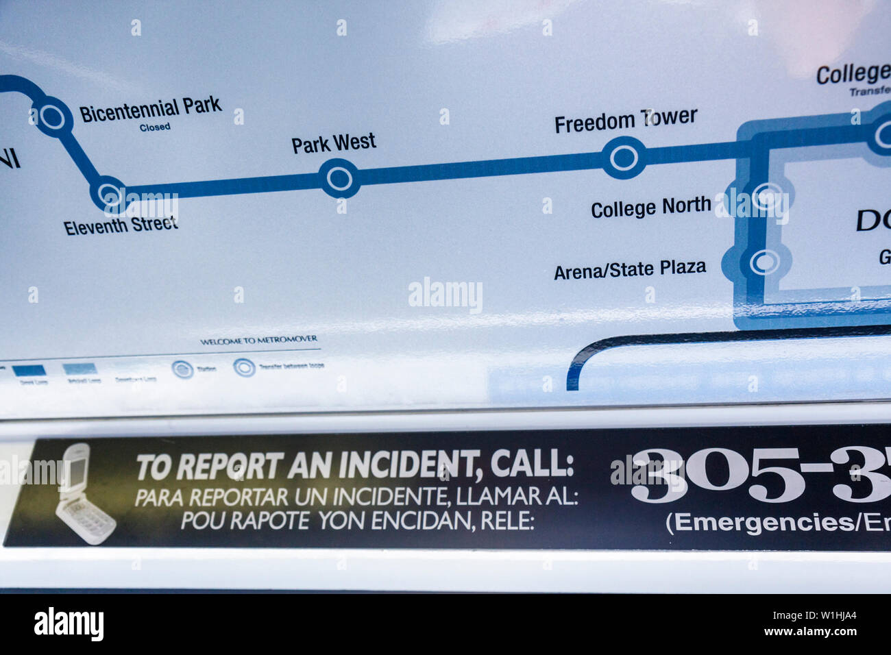 Miami Florida,Omni Loop,Metromover,transports en commun,transport en commun,transport automatisé de personnes,carte,arrêts de boucle,circuit,panneau,logo,multilingue,anglais,Spa Banque D'Images