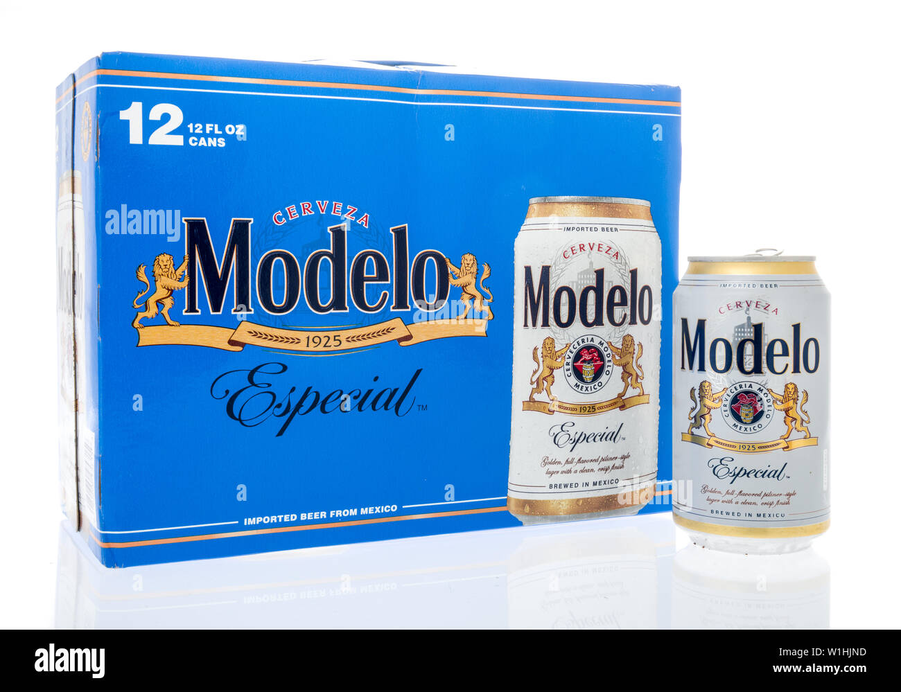 Winneconne, WI - 10 juin 2019 : un paquet de 12 paquet de Modelo Especial bière sur un fond isolé Banque D'Images