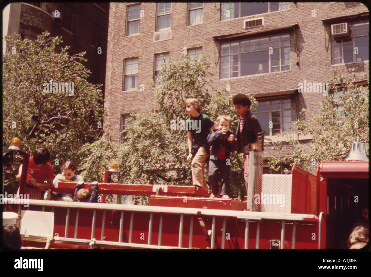 FESTIVAL DE PRINTEMPS DE CARL SCHURZ PARK ENTRE EAST END AVENUE ET DE L'EAST RIVER À MANHATTAN dans l'UPPER EAST SIDE. De nombreux sites DU FESTIVAL, le vieux camions de pompiers ont APPEL SPÉCIAL POUR LES PLUS JEUNES Banque D'Images