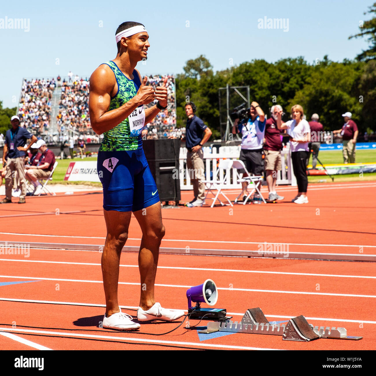 Stanford, CA. 30 Juin, 2019. Michael Norman attendait sur la ligne de départ pour les hommes, 400 M au cours de la Nike Prefontaine Classic à l'Université de Stanford à Palo Alto, CA. James Thurman/CSM/Alamy Live News Banque D'Images