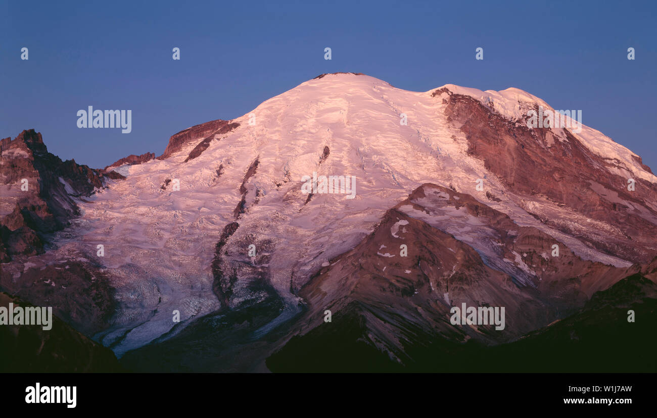 USA, Washington, Mt. Rainier National Park, premier jour le Glacier Emmons et côté est de Mt. Rainier, du lever. Banque D'Images