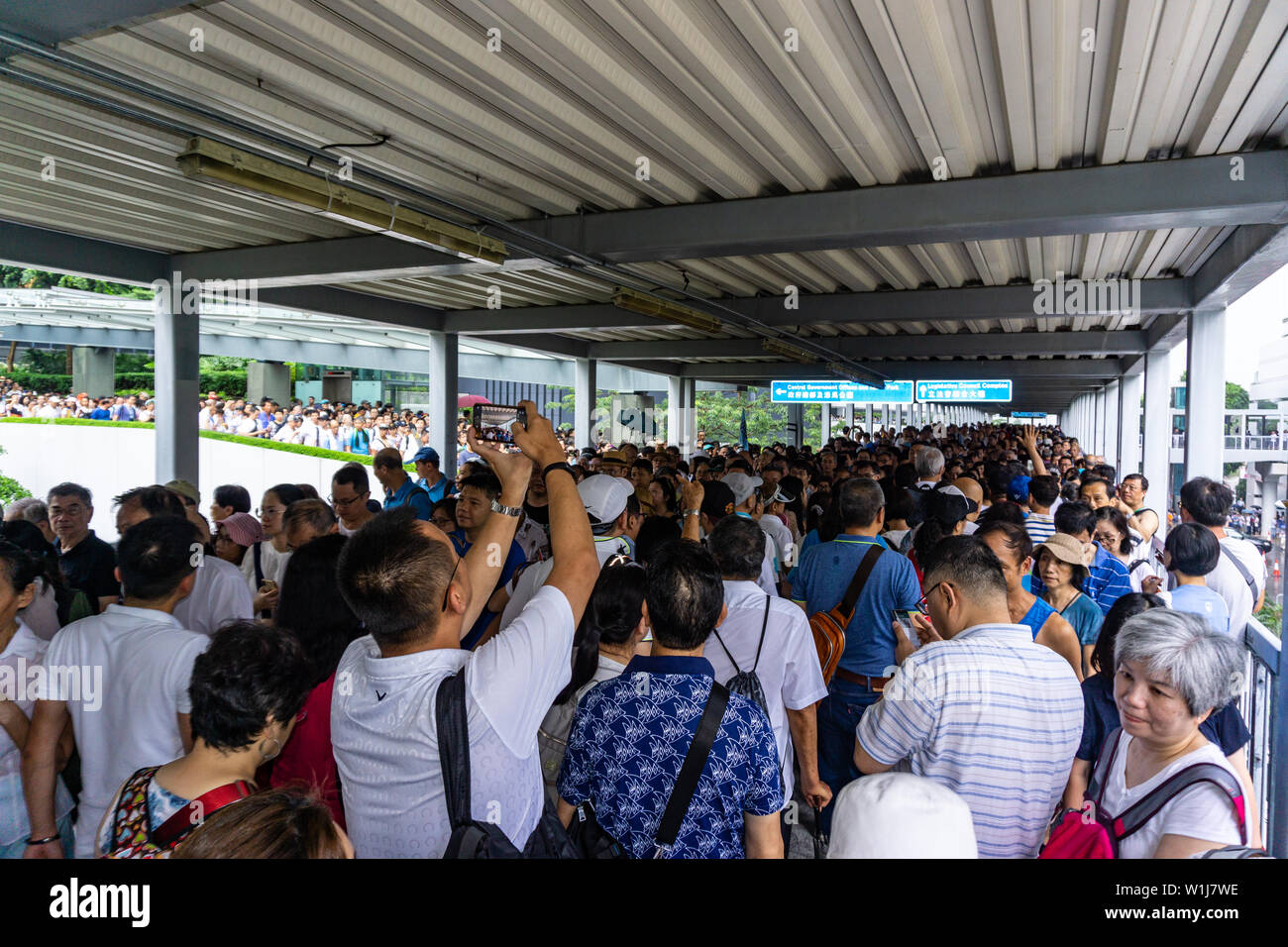 Hong Kong : protestation contre la police pro pro Chine rassemblement contre les manifestants d'extradition Banque D'Images