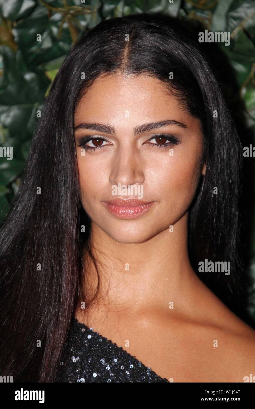 Camila Alves 2011photo de Michael Ferguson/PHOTOlink/MediaPunch Banque D'Images