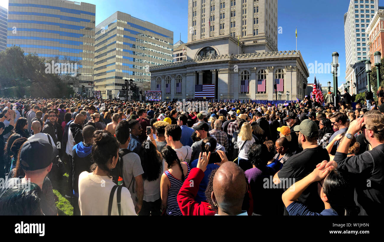 Oakland, CA - le 27 janvier 2019 : Des milliers assister à rassemblement pour le sénateur de Californie à Oakland Kamala Harris comme elle débute officiellement sa came présidentielle Banque D'Images