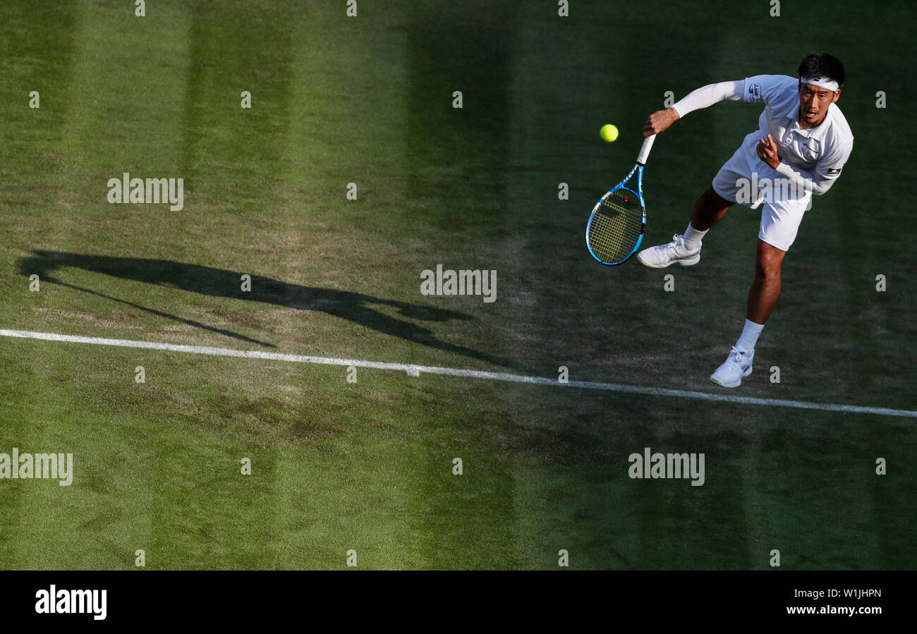 Londres, Grande-Bretagne. 2 juillet, 2019. Yuichi Sugita du Japon fait concurrence au cours de la première ronde du tournoi match avec Rafael Nadal d'Espagne à l'Tennis de Wimbledon 2019 à Londres, en Grande-Bretagne, le 2 juillet 2019. Credit : Han Yan/Xinhua/Alamy Live News Banque D'Images