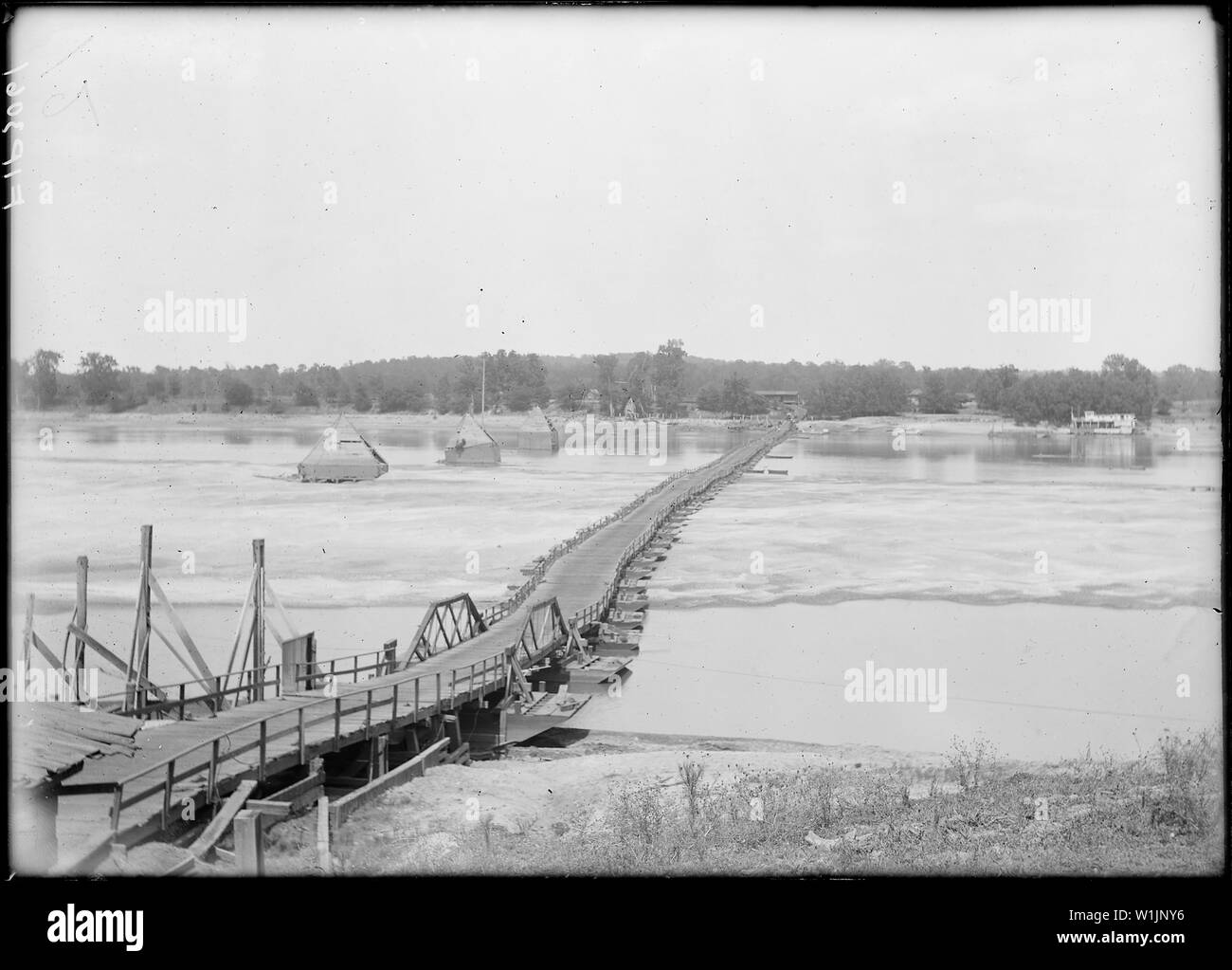 Le plus long pont de bateaux dans le monde, s'étendant sur Green Park et de Dardanelle, Arkansas. Banque D'Images