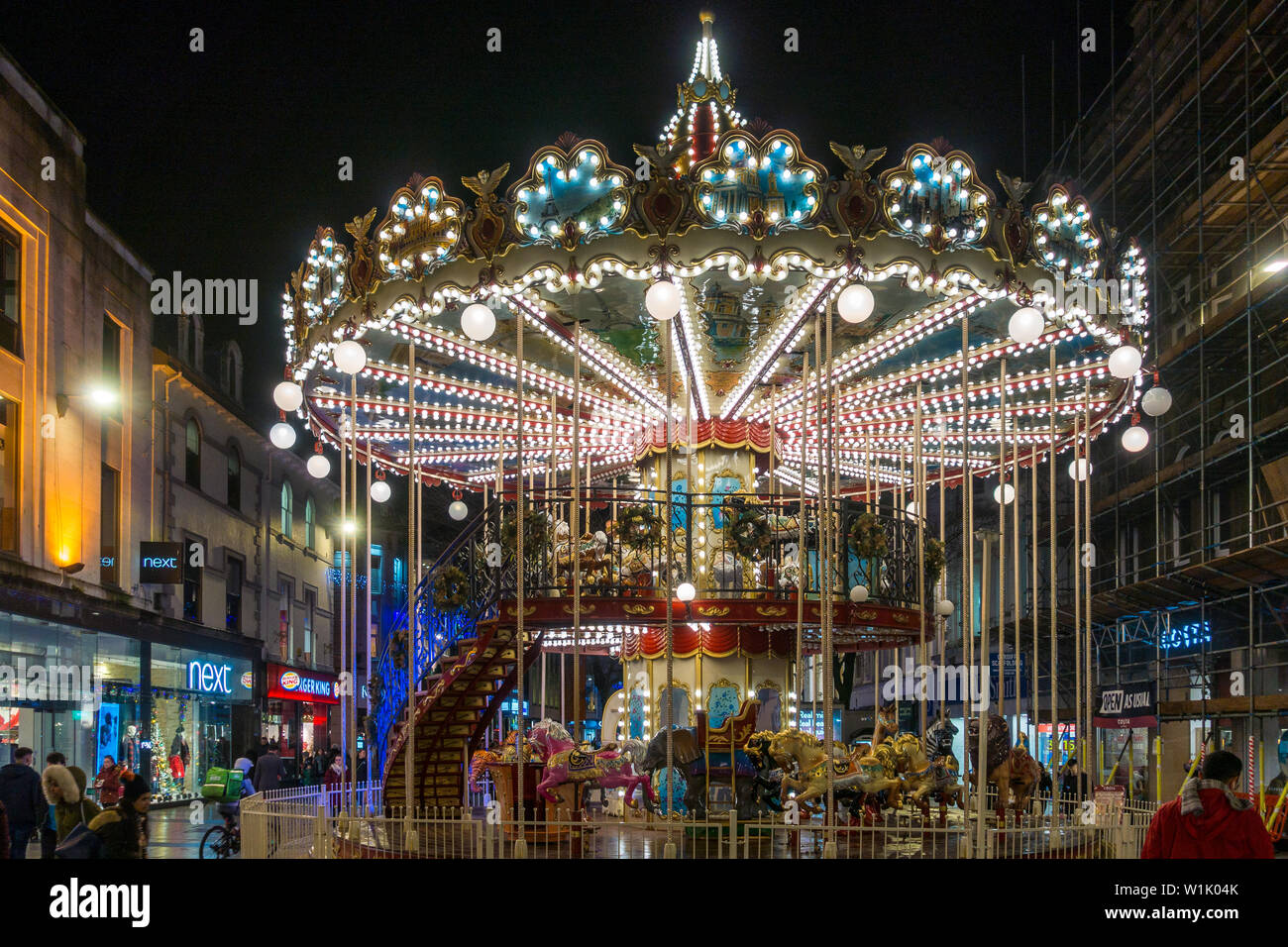 CARDIFF, WALES/UK - 15 DÉCEMBRE : Noël au carrousel à Cardiff au Pays de Galles le 15 décembre 2018. Des personnes non identifiées Banque D'Images