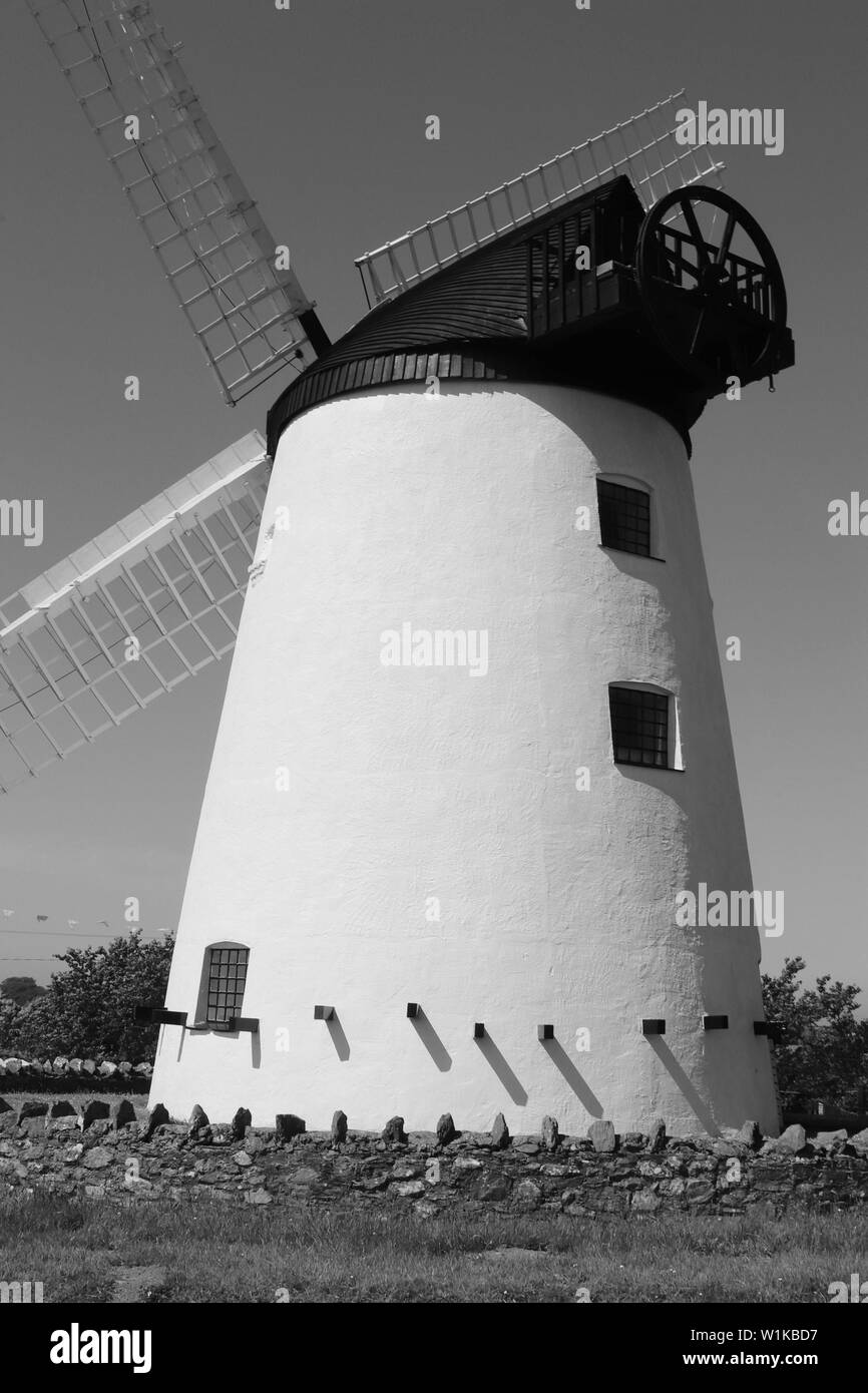 Moulin à vent llynnon Melin llanddeusant Anglesey, Llynnon moulin a été construit en 1775 et est le seul moulin à vent de travail au Pays de Galles Banque D'Images