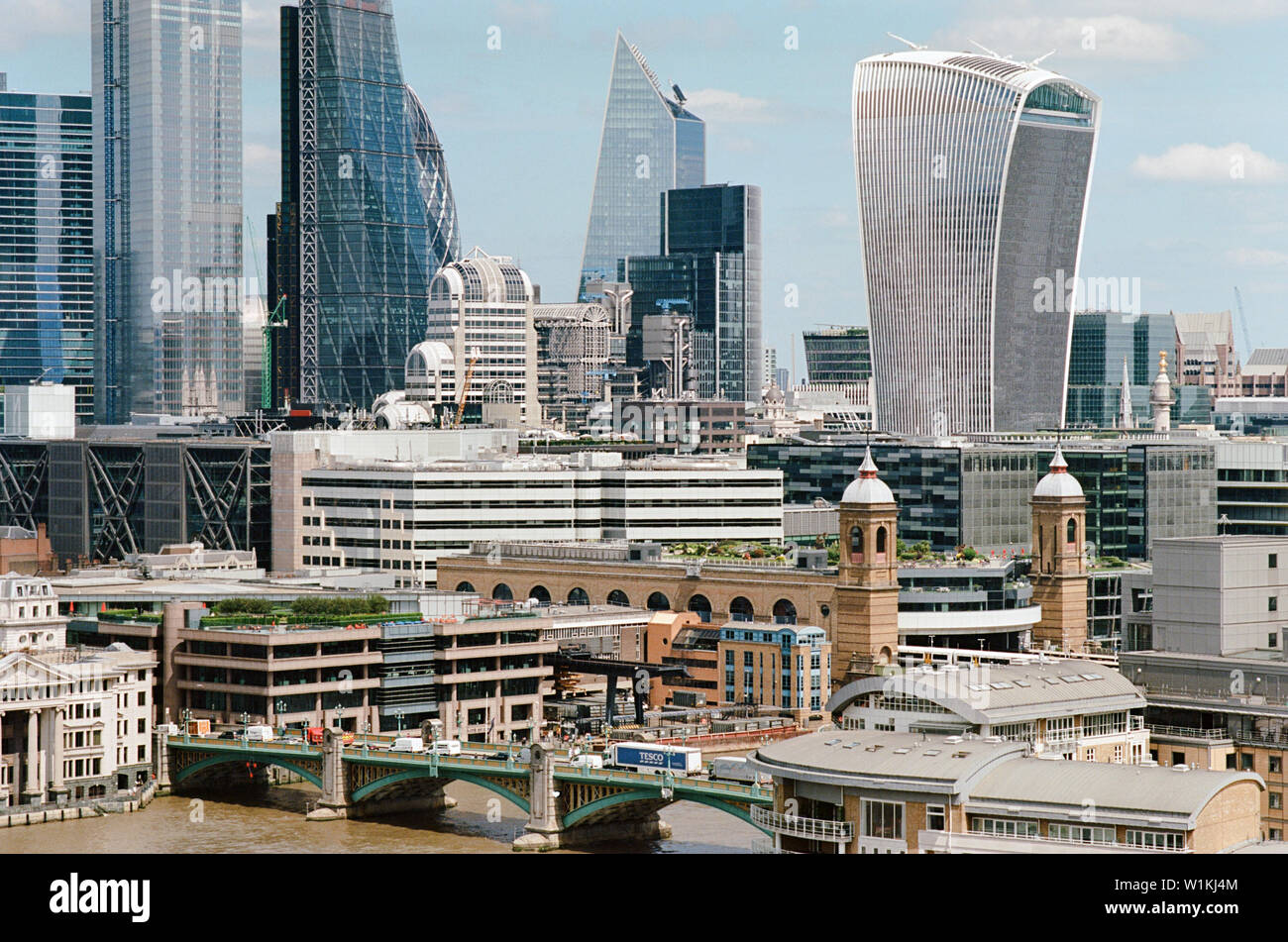 La ville de Londres, vue depuis le sommet de la Tate Modern Gallery, avec London Bridge, Cannon Street Station et le tour de talkie walkie Banque D'Images