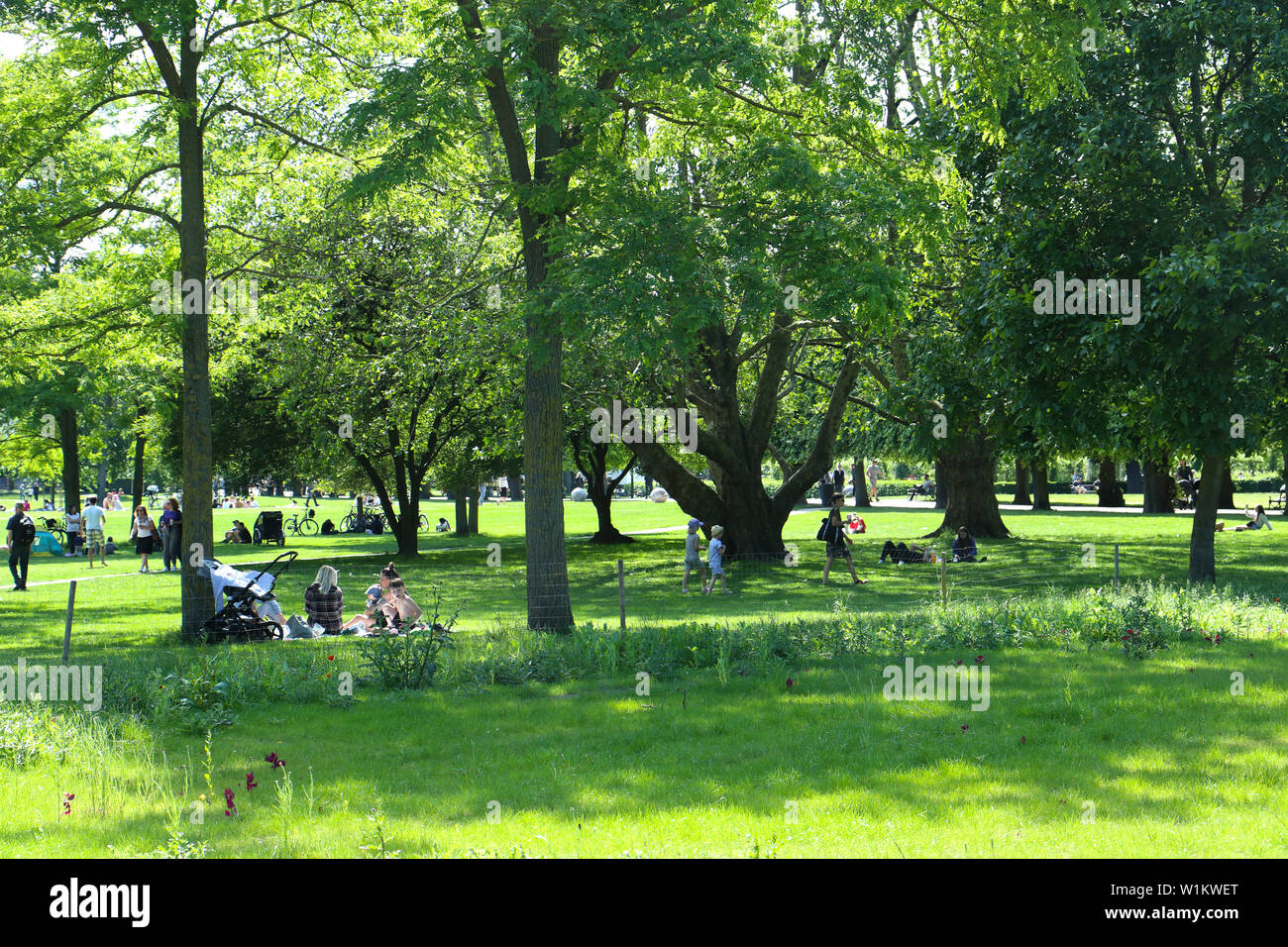 Copenhague, Danemark - 16 juin, 2019 Très belle vue sur le jardin du roi près de Rosenborg Castle dans le centre de Copenhague établi depuis début 17t Banque D'Images