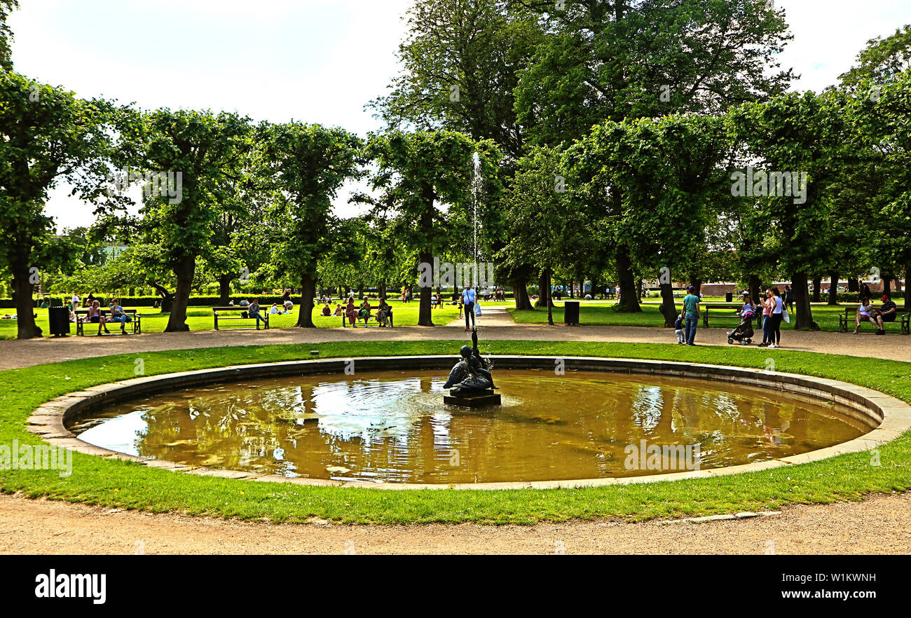 Copenhague, Danemark - 16 juin, 2019 Très belle vue sur le jardin du roi près de Rosenborg Castle dans le centre de Copenhague établi depuis début 17t Banque D'Images
