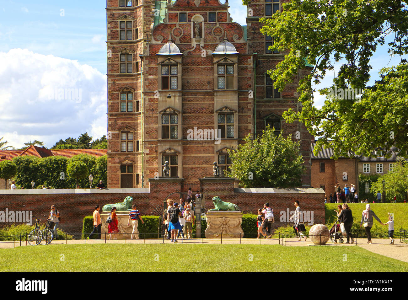 Copenhague, Danemark - 16 juin, 2019 Belle vue sur château de Rosenborg le jardin du roi, dans le centre de Copenhague. Le château a été construit en tant que pays s Banque D'Images