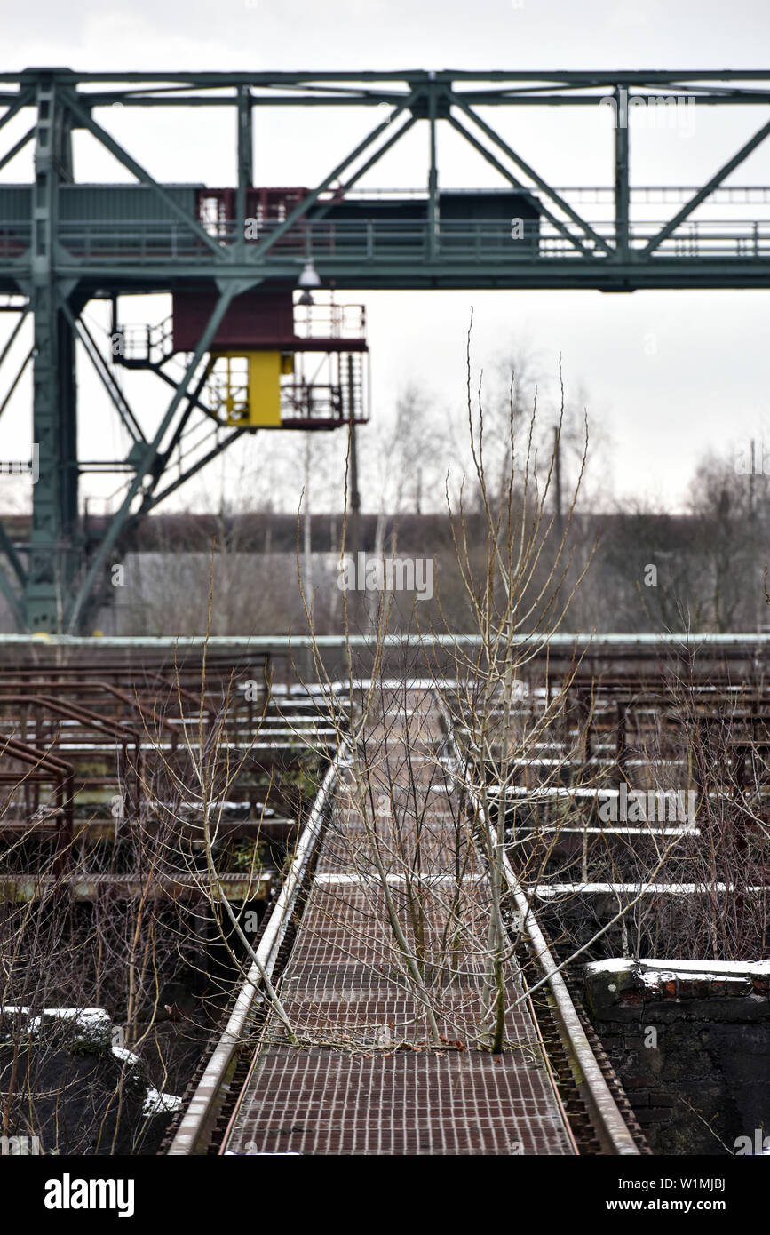 Haut fourneau désaffecté dans une ancienne usine industrielle, Duisburg Nord, Rhénanie du Nord-Westphalie, Allemagne Banque D'Images Haut fourneau désaffecté dans une ancienne usine industrielle, Duisburg Nord, Rhénanie du Nord-Westphalie, Allemagne Banque D'Images