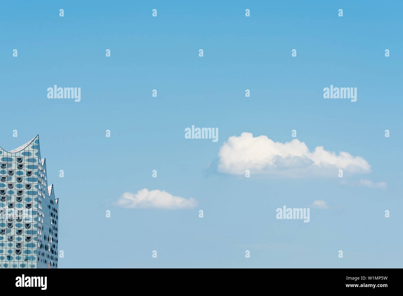 La façade en verre unique de la salle de concert Elbphilharmonie, Hambourg, Hafencity, Allemagne Banque D'Images