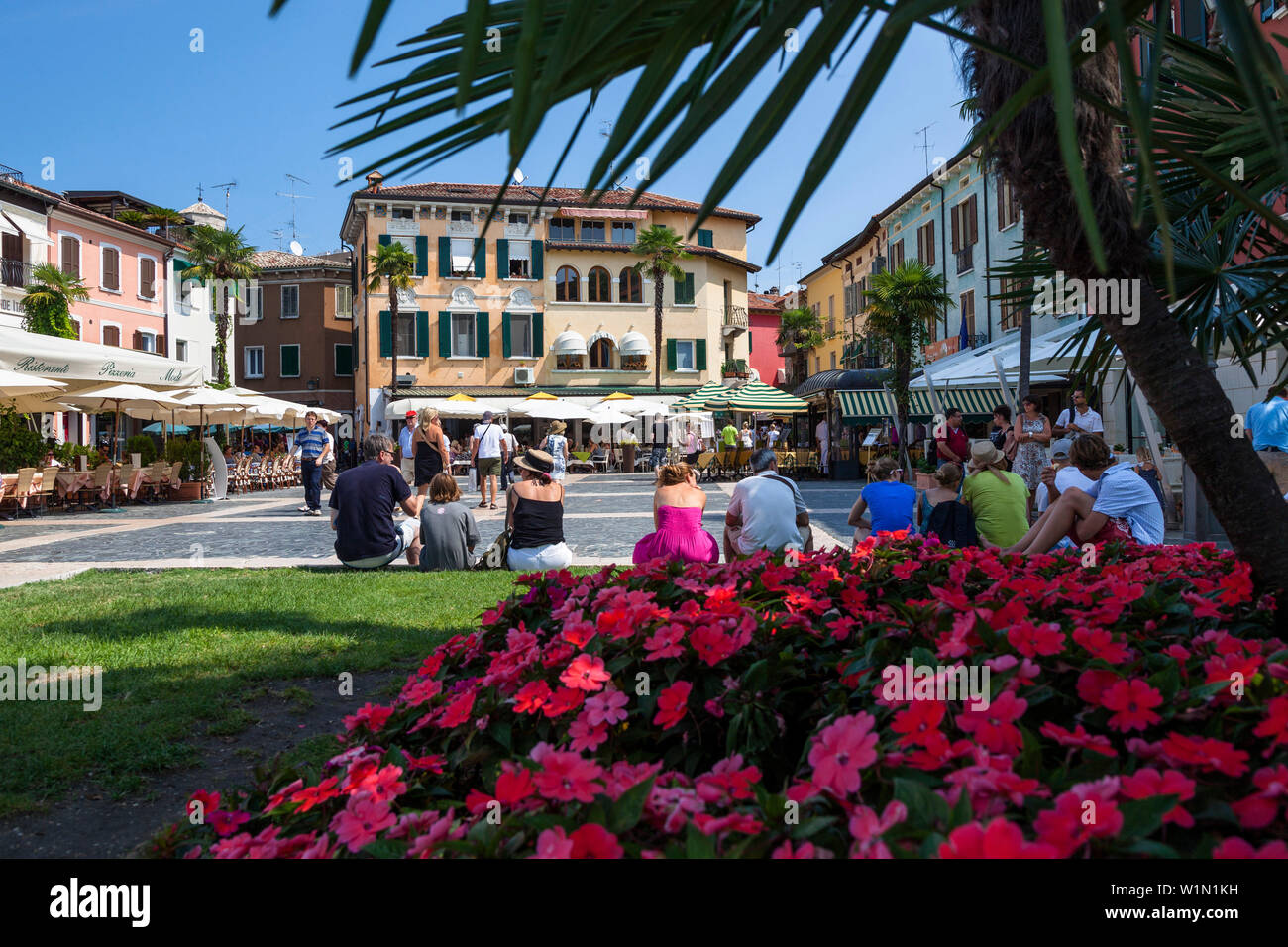 Sirmione, Via Giosue Carducci, le lac de Garde, Brescia, Lombardie, Italie, Europe Banque D'Images