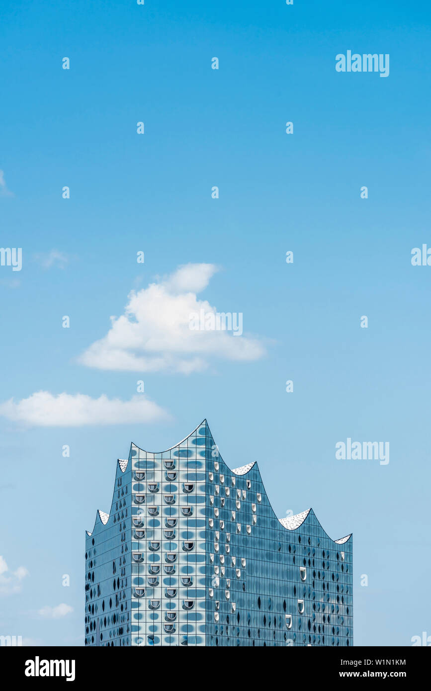 La façade en verre unique de la salle de concert Elbphilharmonie, Hambourg, Hafencity, Allemagne Banque D'Images