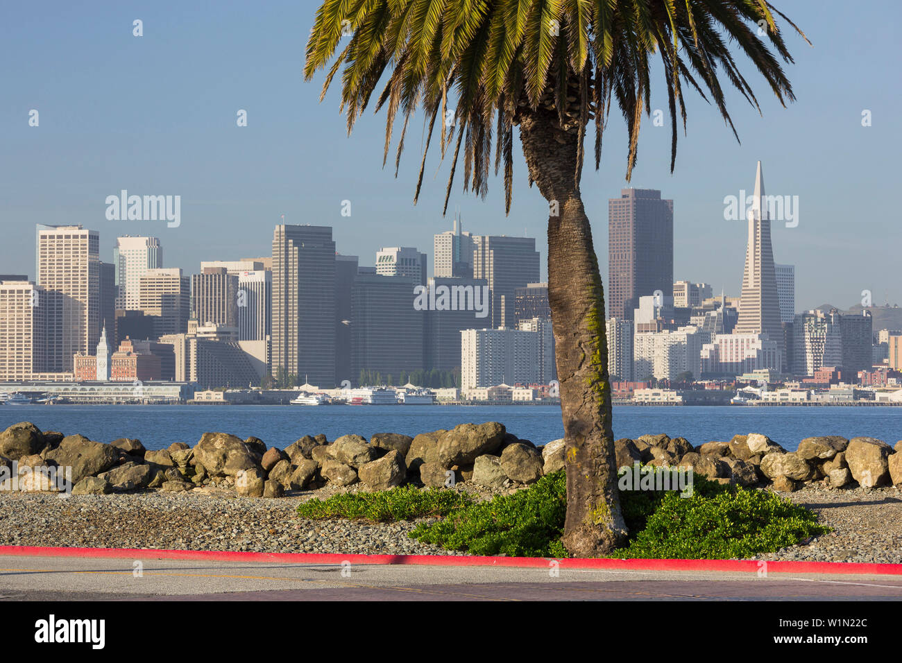 Avenue de la Palma, l'île au trésor, l'horizon de San Francisco, Californie, USA Banque D'Images