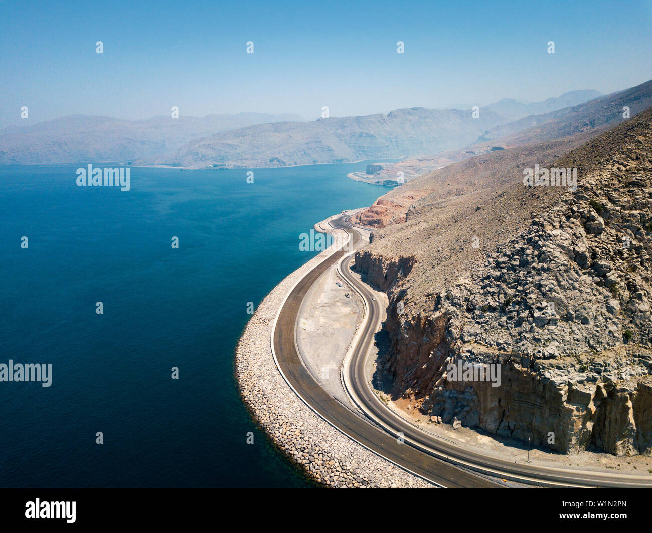 Route côtière et en mer d'Oman Gouvernorat de Musandam vue aérienne Banque D'Images