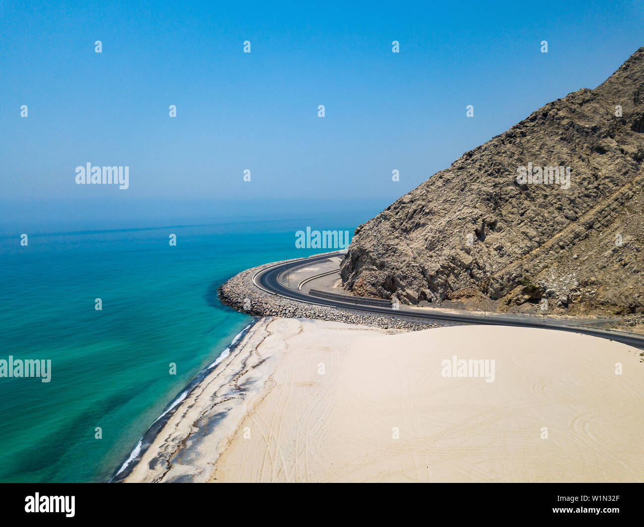 Route côtière et en mer d'Oman Gouvernorat de Musandam vue aérienne Banque D'Images