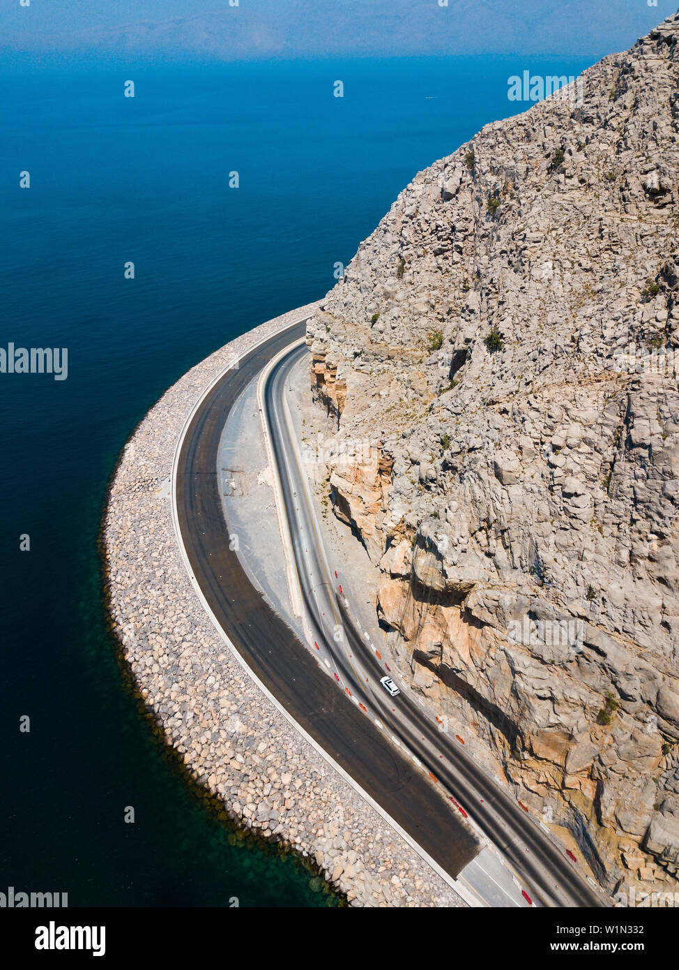 Route côtière et en mer d'Oman Gouvernorat de Musandam vue aérienne Banque D'Images