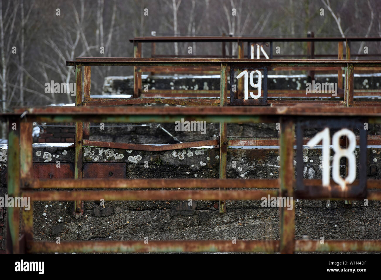 Haut fourneau désaffecté dans une ancienne usine industrielle, Duisburg Nord, Rhénanie du Nord-Westphalie, Allemagne Banque D'Images Haut fourneau désaffecté dans une ancienne usine industrielle, Duisburg Nord, Rhénanie du Nord-Westphalie, Allemagne Banque D'Images