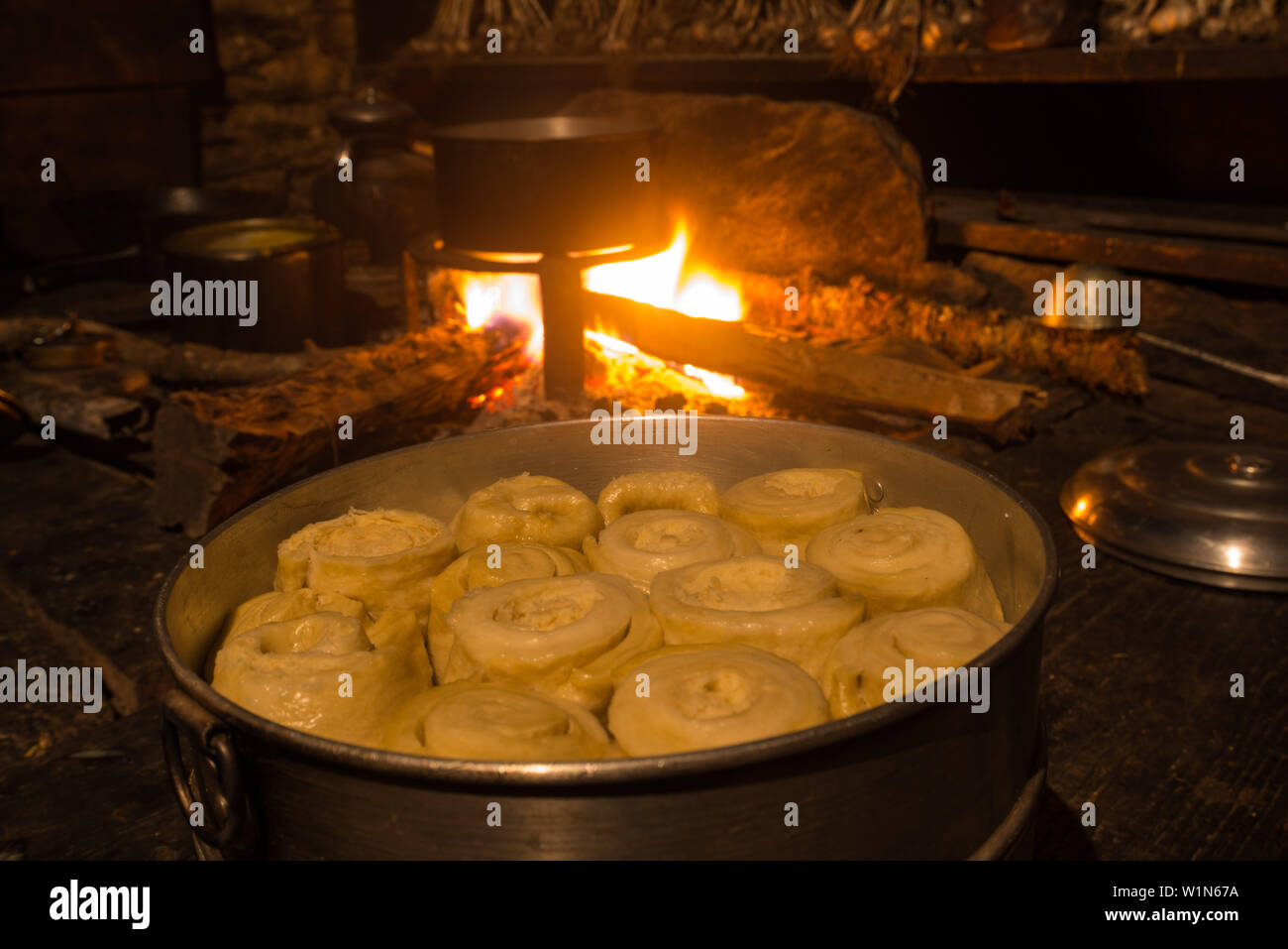 Ting elayat à côté du feu de cuisine, feu, Népal, Himalaya, Asie Banque D'Images