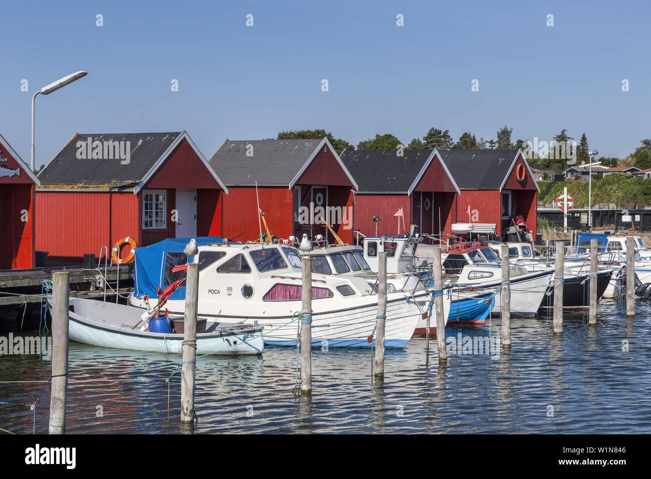 Huttes de rouge dans le port d'In Rødvig Stevns, péninsule, île de la Nouvelle-Zélande, de la Scandinavie, le Danemark, le nord de l'Europe Banque D'Images