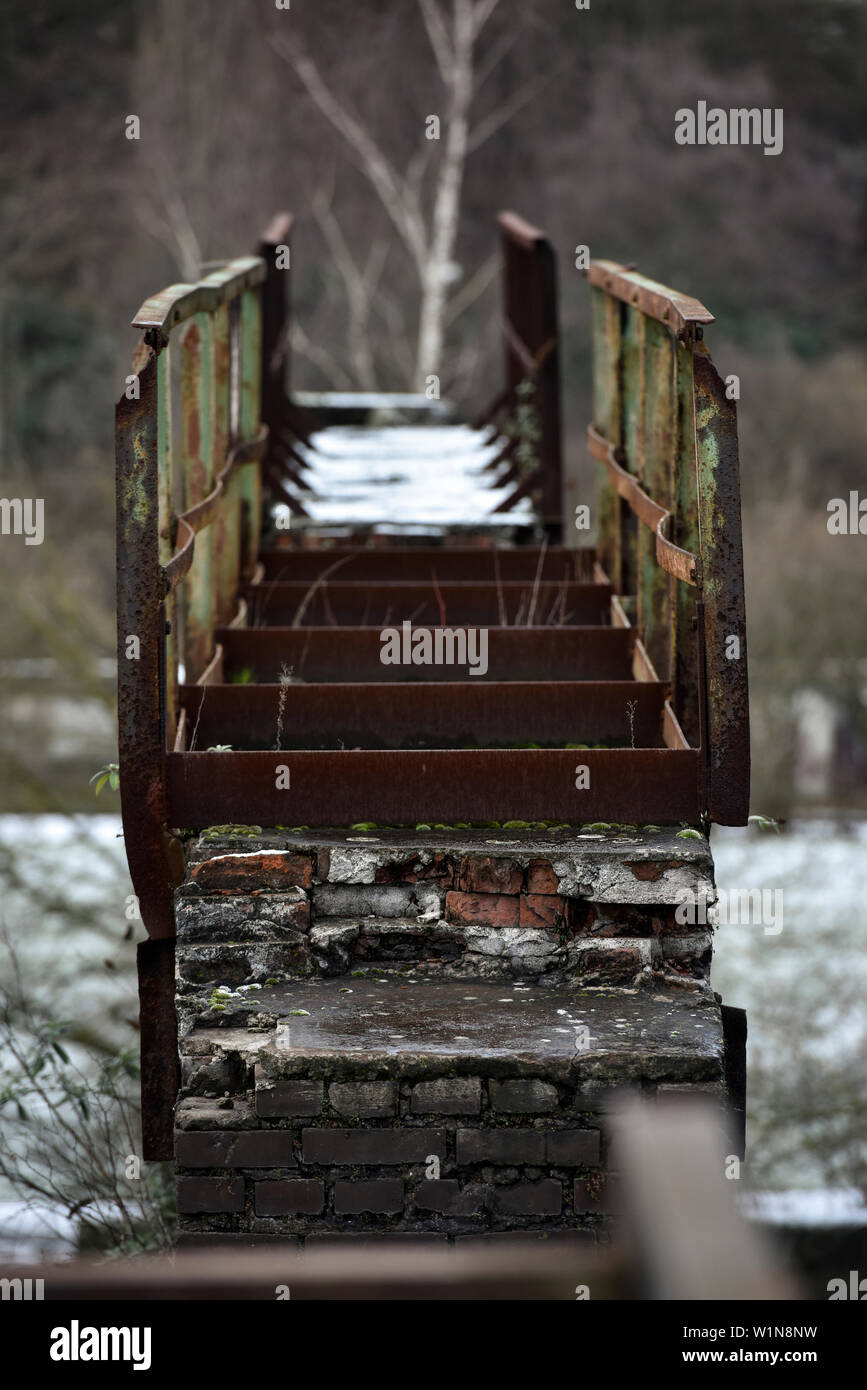 Haut fourneau désaffecté dans une ancienne usine industrielle, Duisburg Nord, Rhénanie du Nord-Westphalie, Allemagne Banque D'Images Haut fourneau désaffecté dans une ancienne usine industrielle, Duisburg Nord, Rhénanie du Nord-Westphalie, Allemagne Banque D'Images