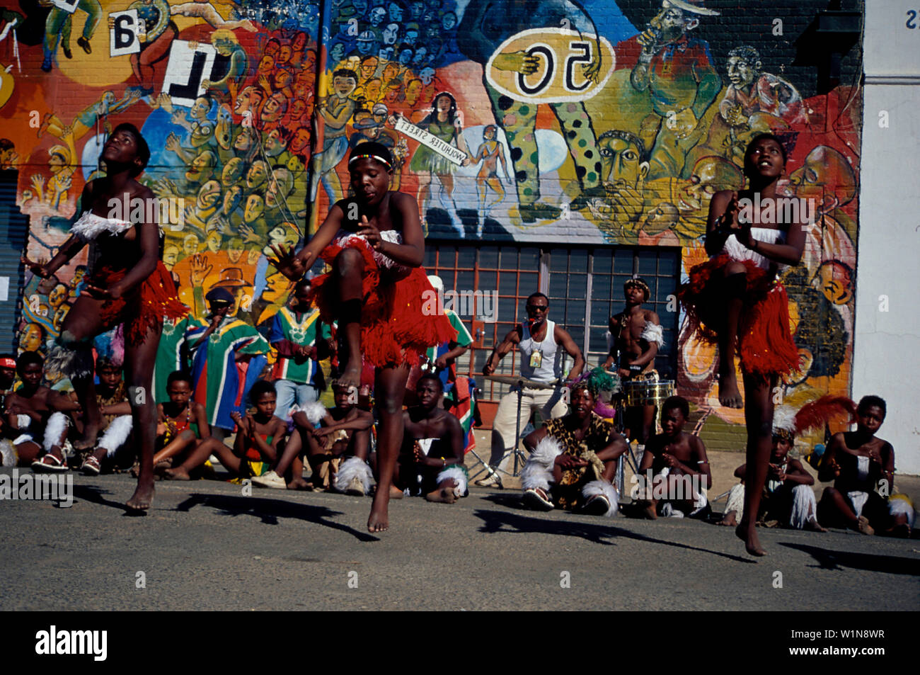 Zulu-Taenzer Marché, theatre, Carré, Johannesburg Suedafrika Banque D'Images