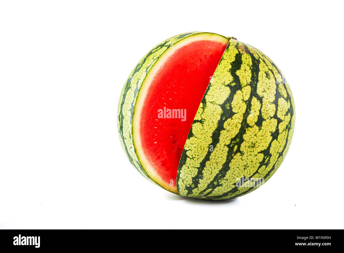 Watermelon sur un fond blanc. Watermelon isolé de l'arrière-plan. Source de vitamines. Parfait dans l'alimentation. Banque D'Images
