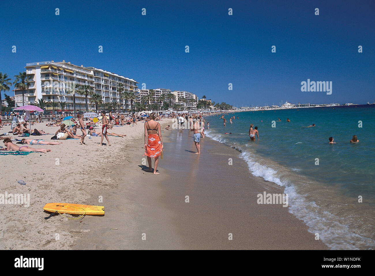 Plage, Plage du Midi, Cannes Côte d'Azur, France Photo Stock - Alamy