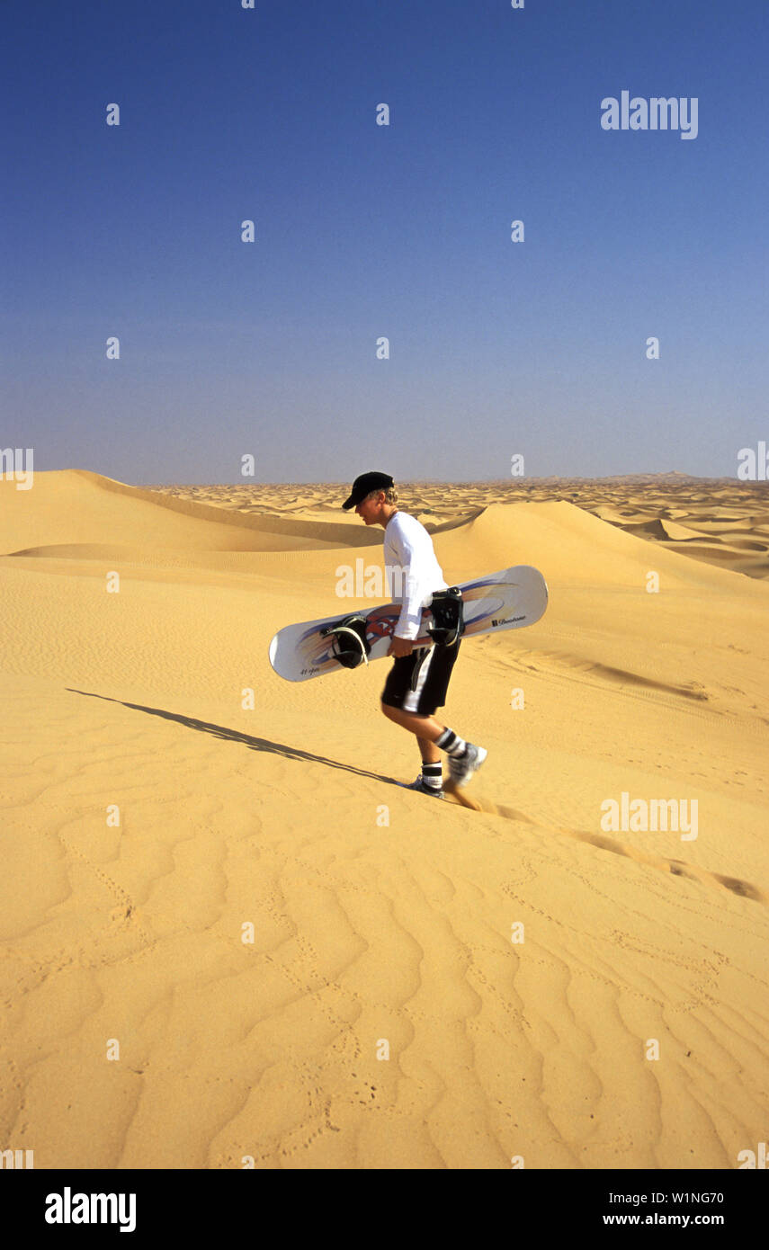 S Sandboarder Sandbording, Dubaï, Emirats Arabe Unis Banque D'Images