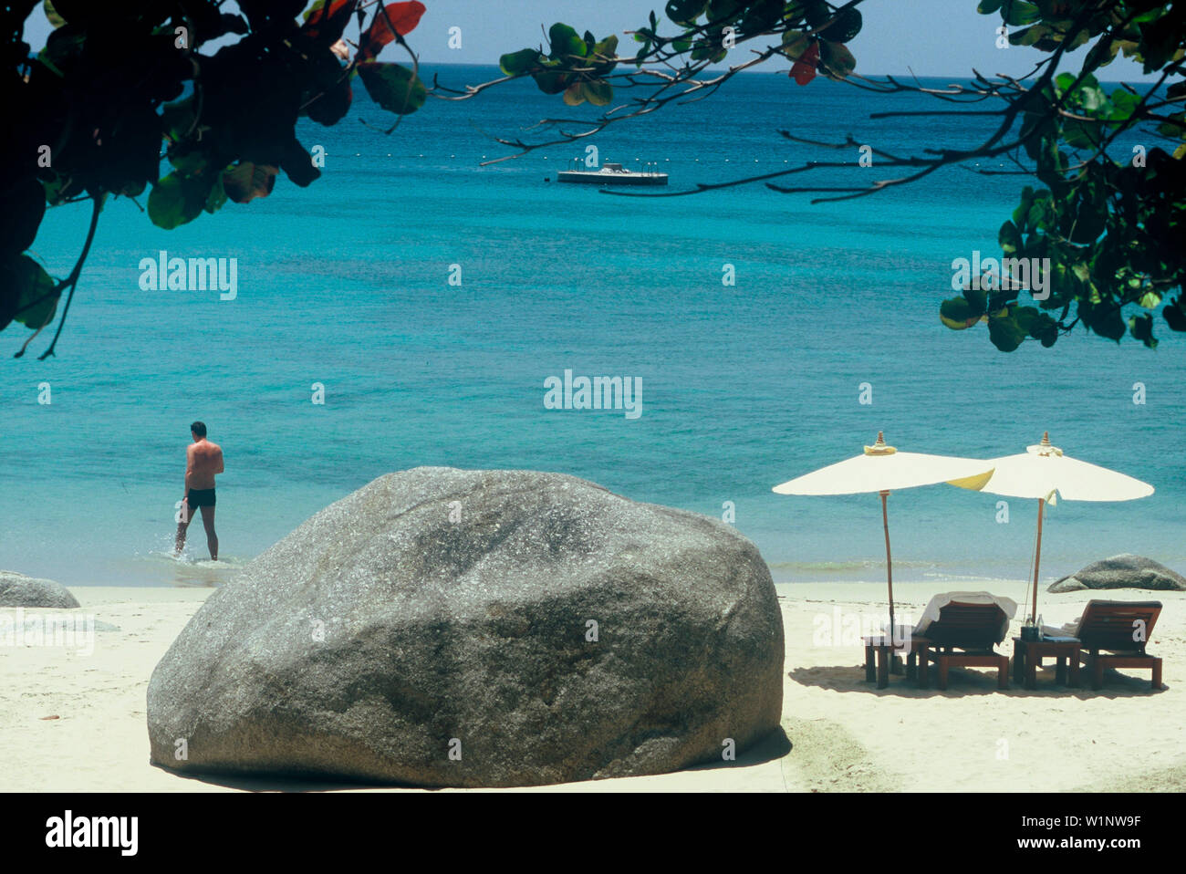 Hotelbeach, l'Amanpuri, Phuket, la mer d'Andaman, Thaïlande Banque D'Images