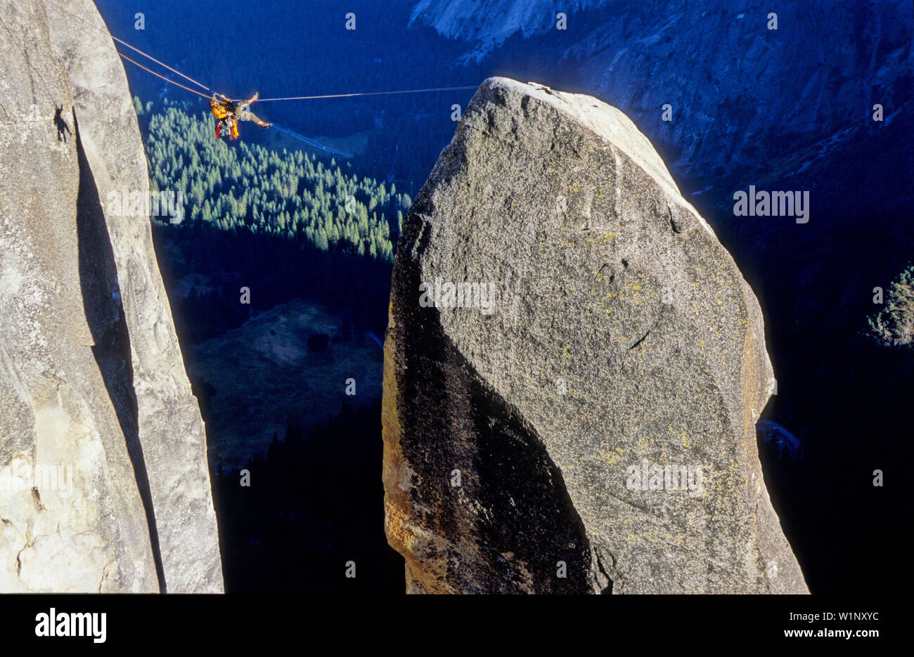 Tyrolienne, Big Wall Klettern, Lost Arrow Spire, Yosemite Valley, California, USA Banque D'Images