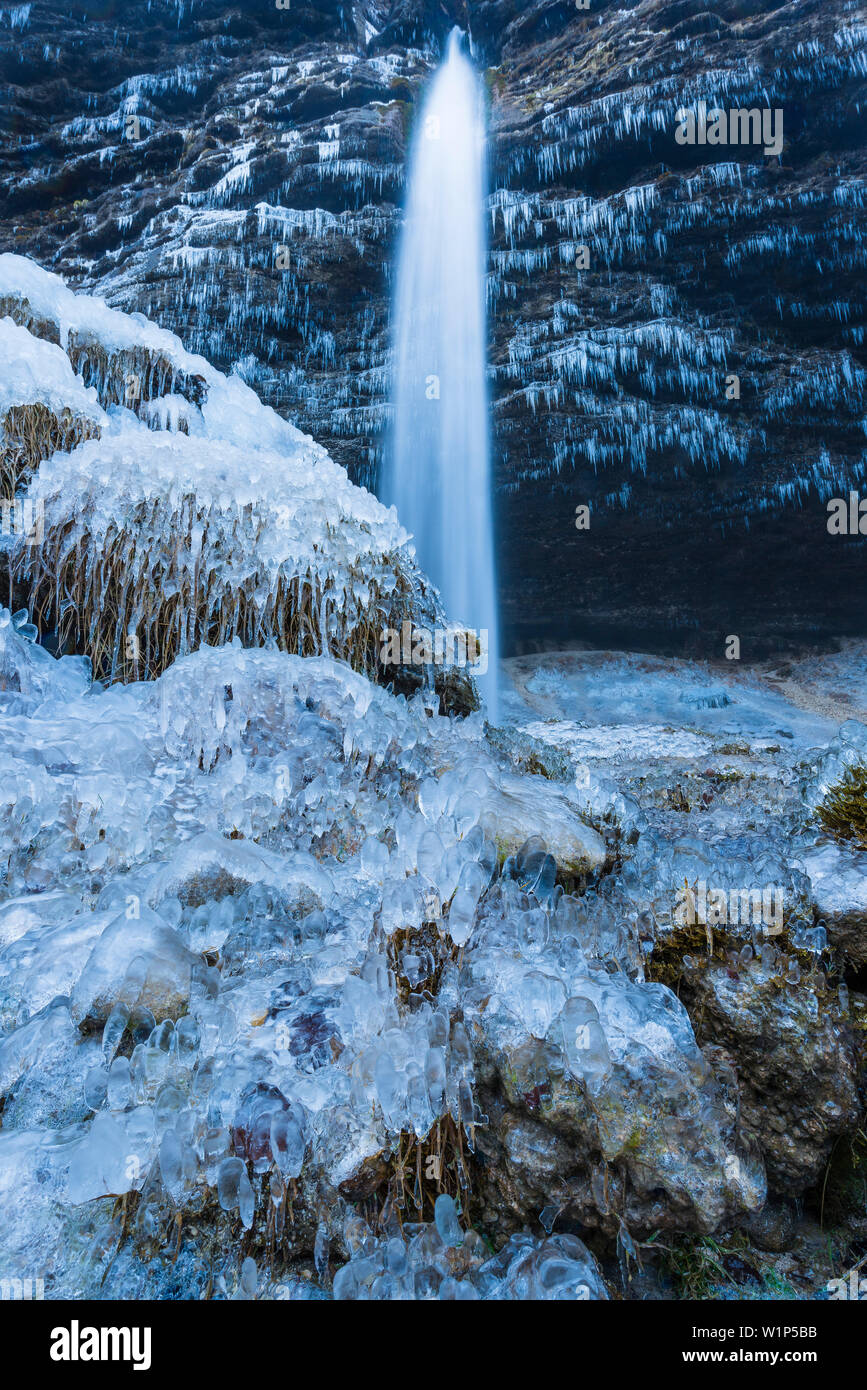 Pendant l'hiver, Cascade, parc national du Triglav, en Slovénie Banque D'Images
