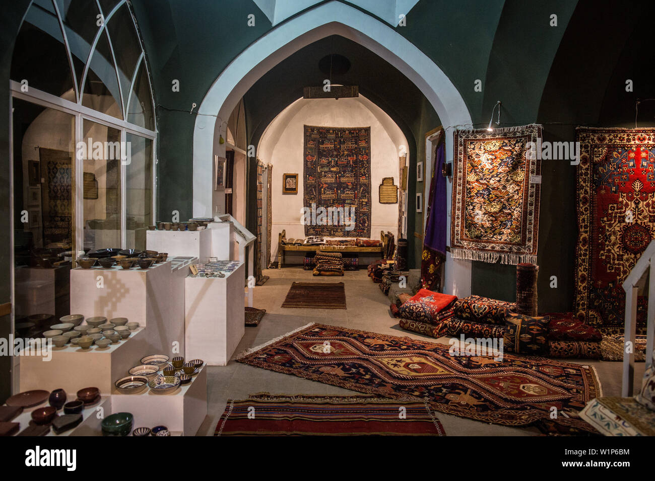 Tapis persans dans Bazaar, Kashan, Iran, l'Asie Banque D'Images