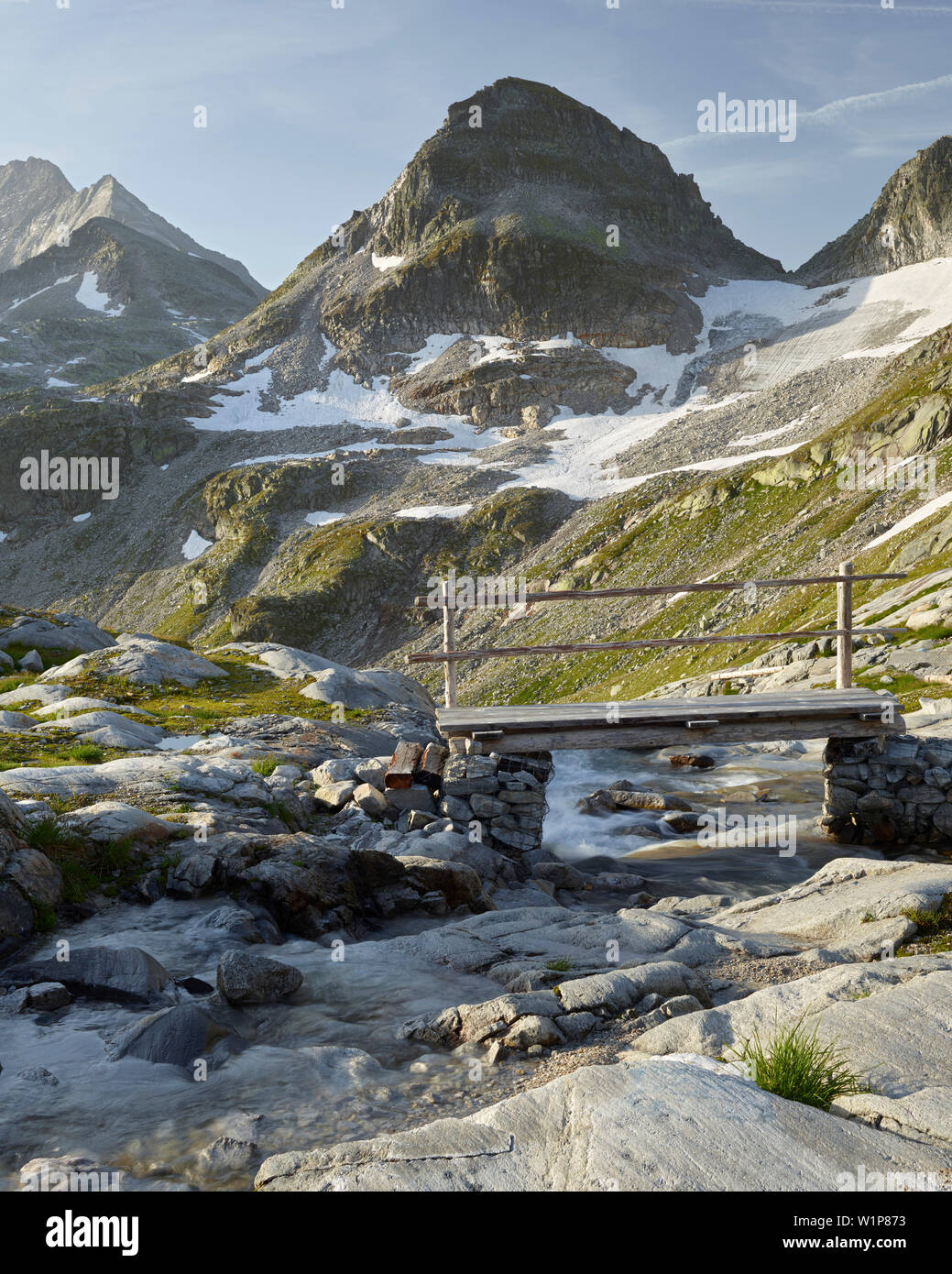 Pont sur la pension Sonnblick Kees, Bach, Eiskogele Steeklamp Tauern, le Parc National du Hohe Tauern, Salzbourg, Autriche Banque D'Images