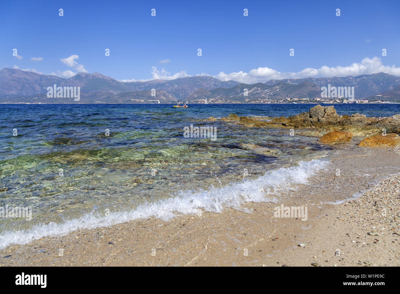 Bay dans le désert des Agriates en vue de Saint-Florent , Corse, dans le sud de la France, France, Europe du Sud Banque D'Images