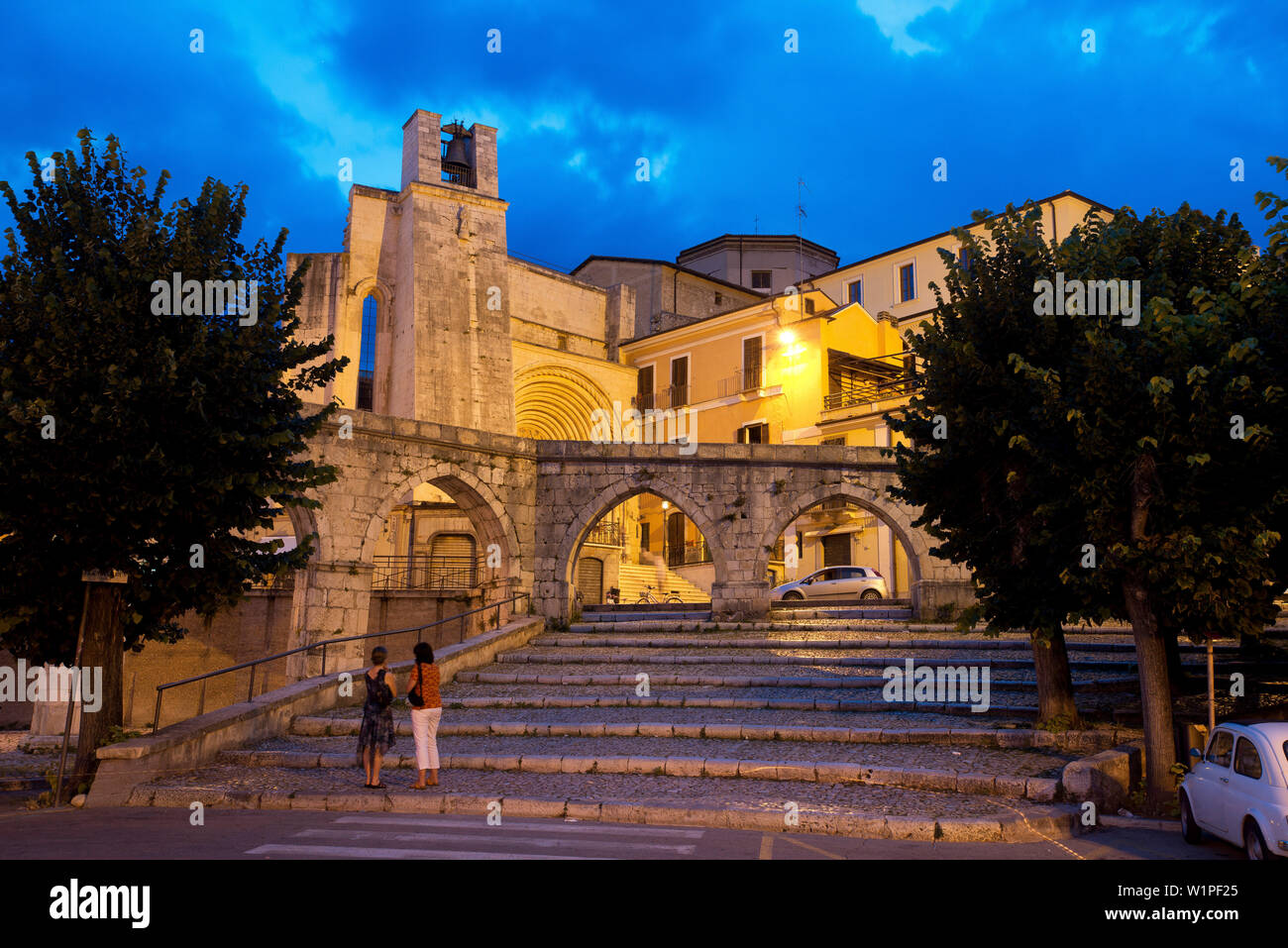 Sulmona au coeur de la Vallées Peligno est une des plus belles villes de la région des Abruzzes Banque D'Images