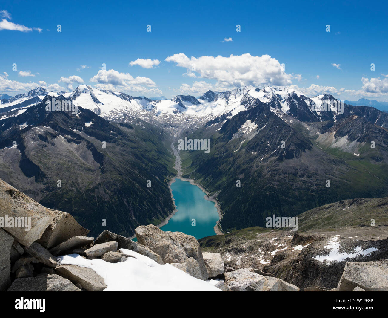 Vue du sommet Gefrorene Wand de Schlegeis Lake et de Zillertal montagne, glacier de Hintertux, Zillertal, Tyrol, Autriche, Europe Banque D'Images