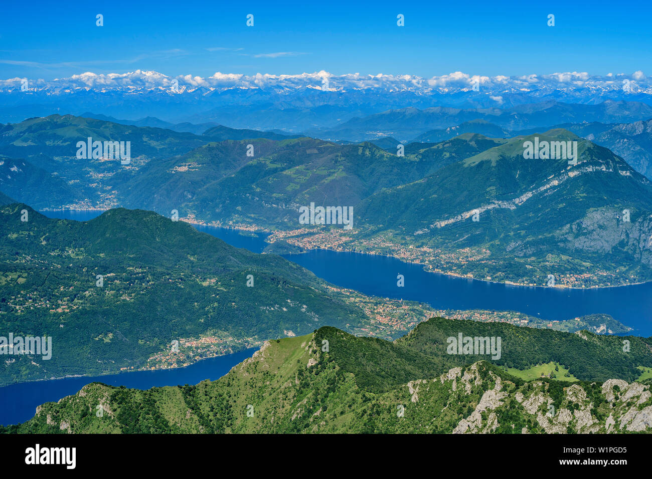 Vue vers le lac Lago di Como, de Grignone Grigna, Bergamasque, Alpes, Lombardie, Italie Banque D'Images