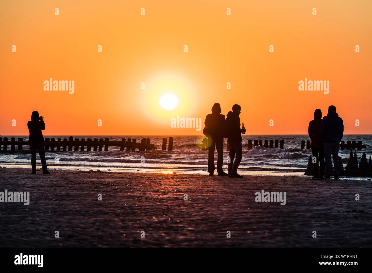 Partie au coucher du soleil, Wangerooge, Frise orientale, Basse-Saxe, Allemagne Banque D'Images