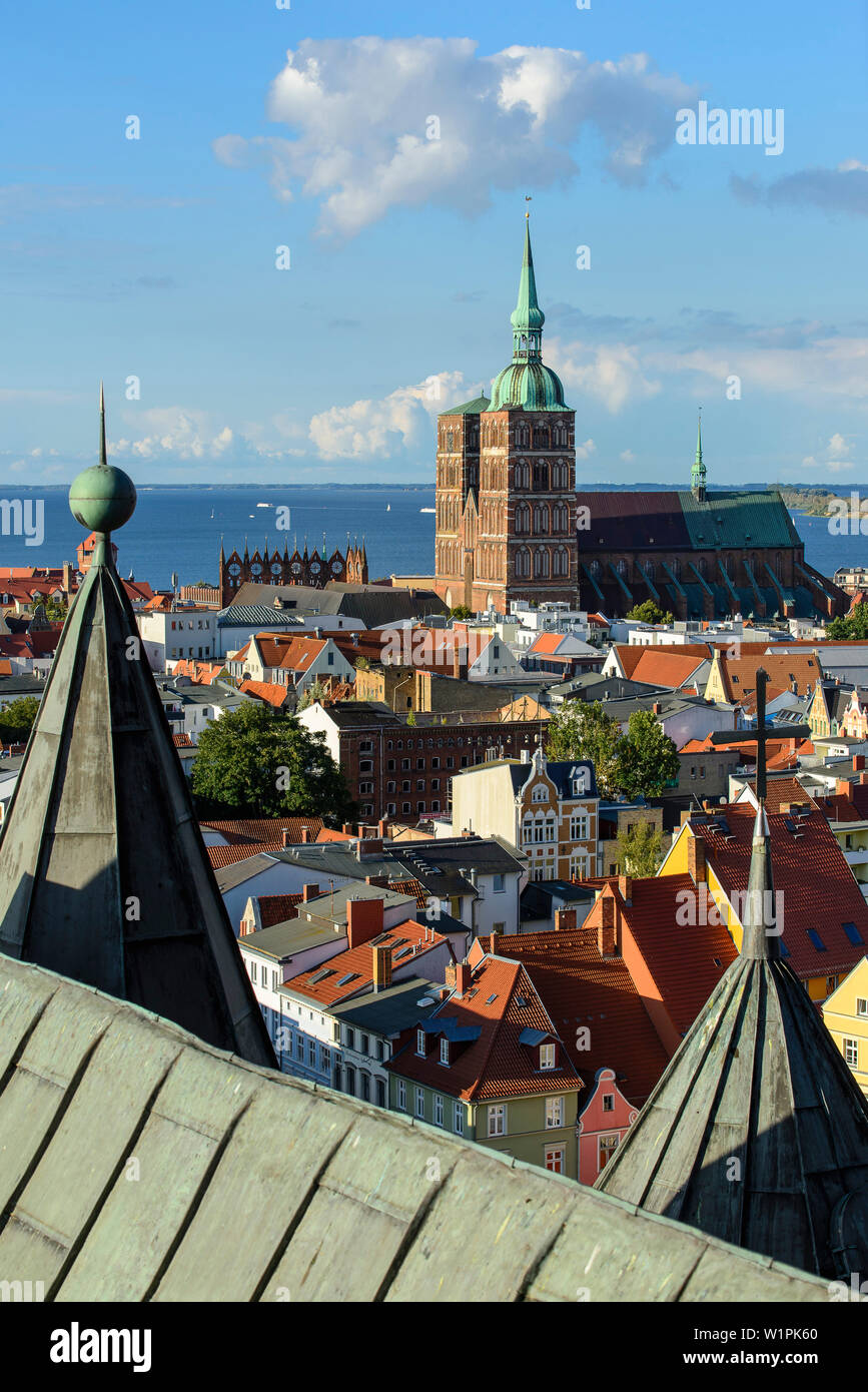 Vue de Saint Nicolas de l'église de la Vierge Marie, côte de la mer Baltique, Mecklenburg-Vorpommern, Allemagne Banque D'Images