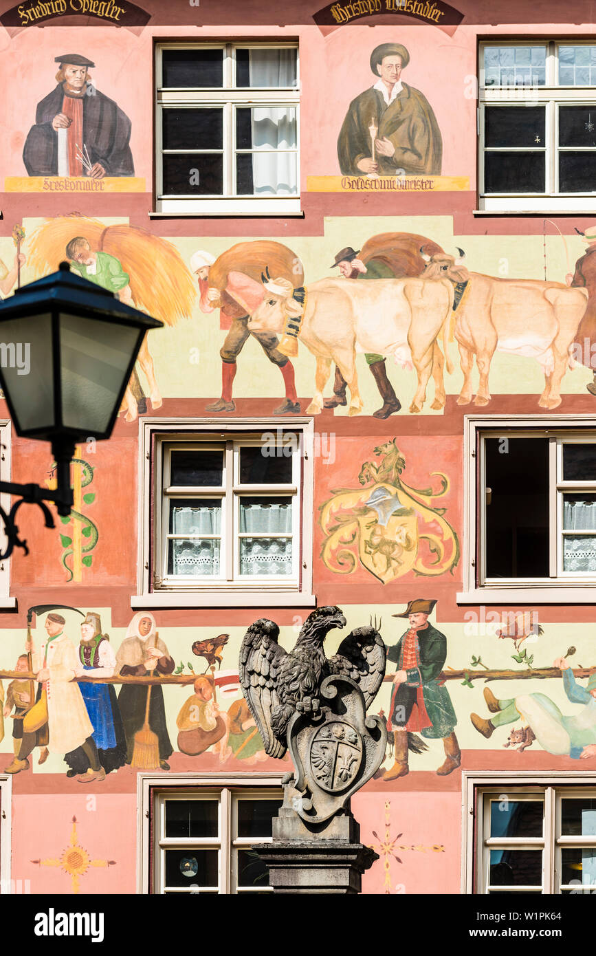 Une maison peinte en Herrengasse, dans la vieille ville historique, Wangen im Allgaeu, Bade-Wurtemberg, Allemagne Banque D'Images