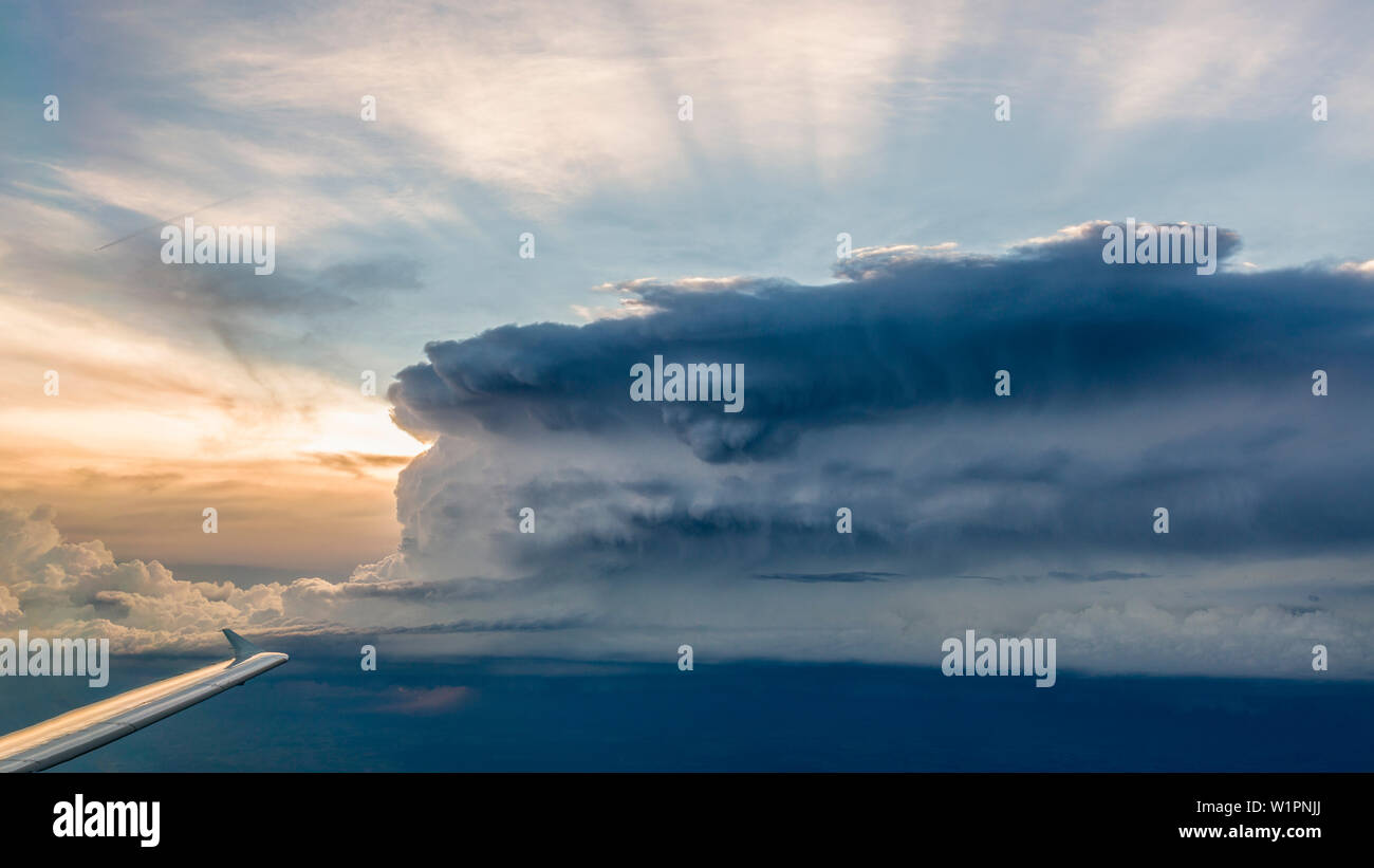 Thunderstom énorme d'avoir une vue d'ensemble Banque D'Images