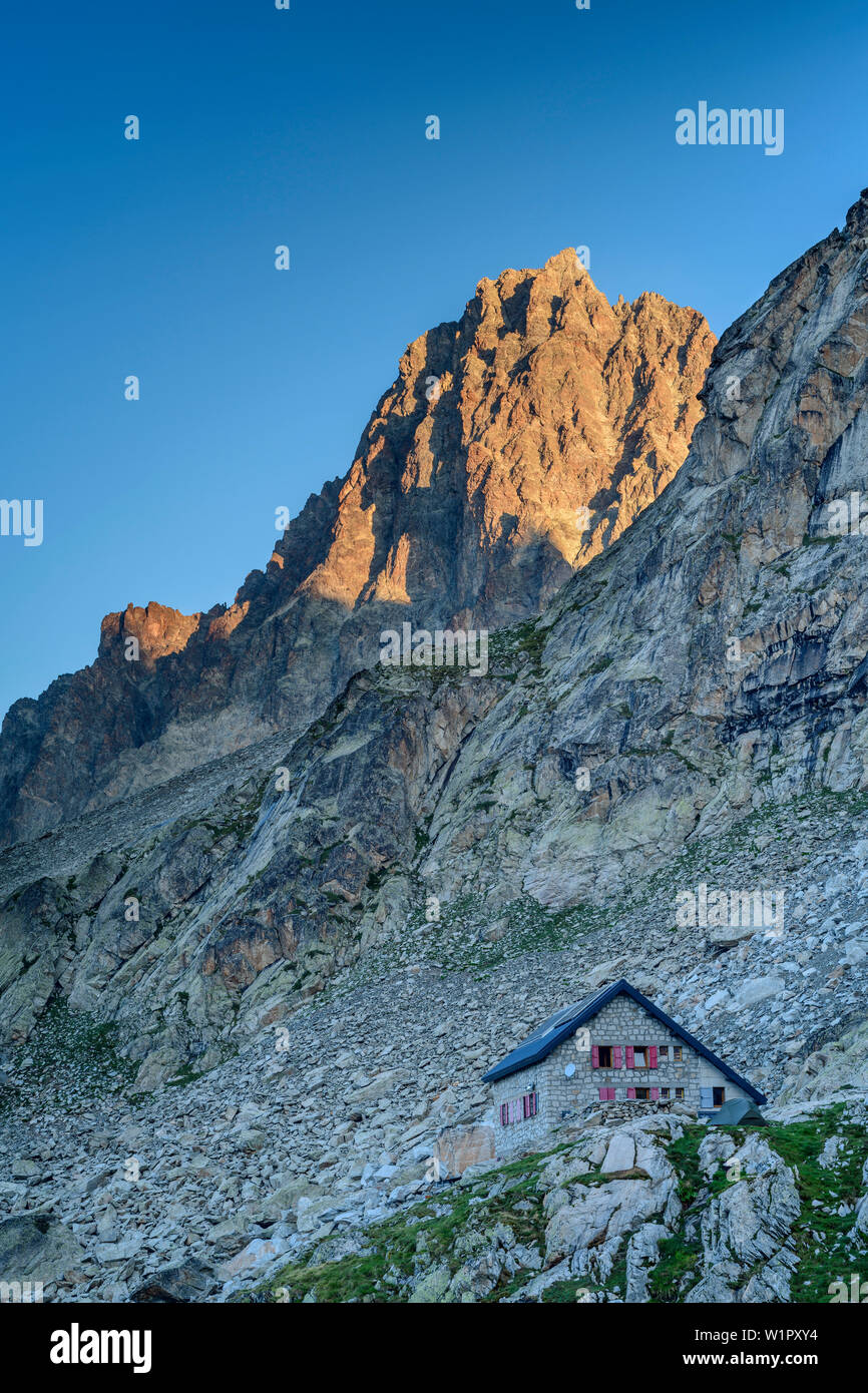 Refuge refuge du Soreiller (Dibona et l'Aiguille du plat de la Selle, cabane Refuge du Soreiller (Dibona, Ecrins, Parc National des Écrins, Dauphine, Dauphiné, Hautes Alpes, Fra Banque D'Images