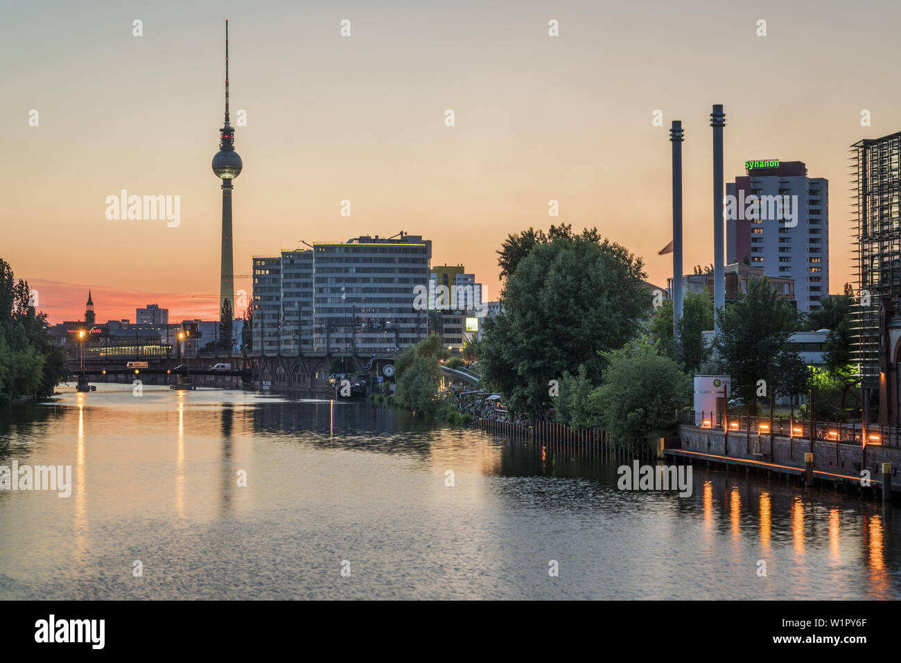 Spree, Alex TV Tower, Trias, coucher de soleil, Berlin Banque D'Images