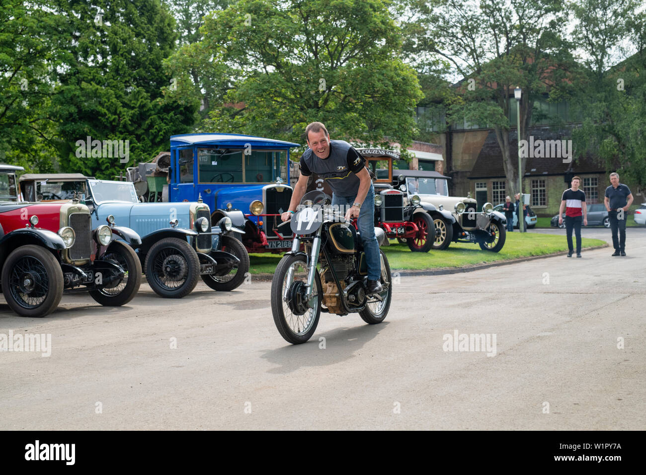 Man riding moto SJA à Bicester Heritage Centre super scramble event. Bicester, Oxfordshire, Angleterre Banque D'Images